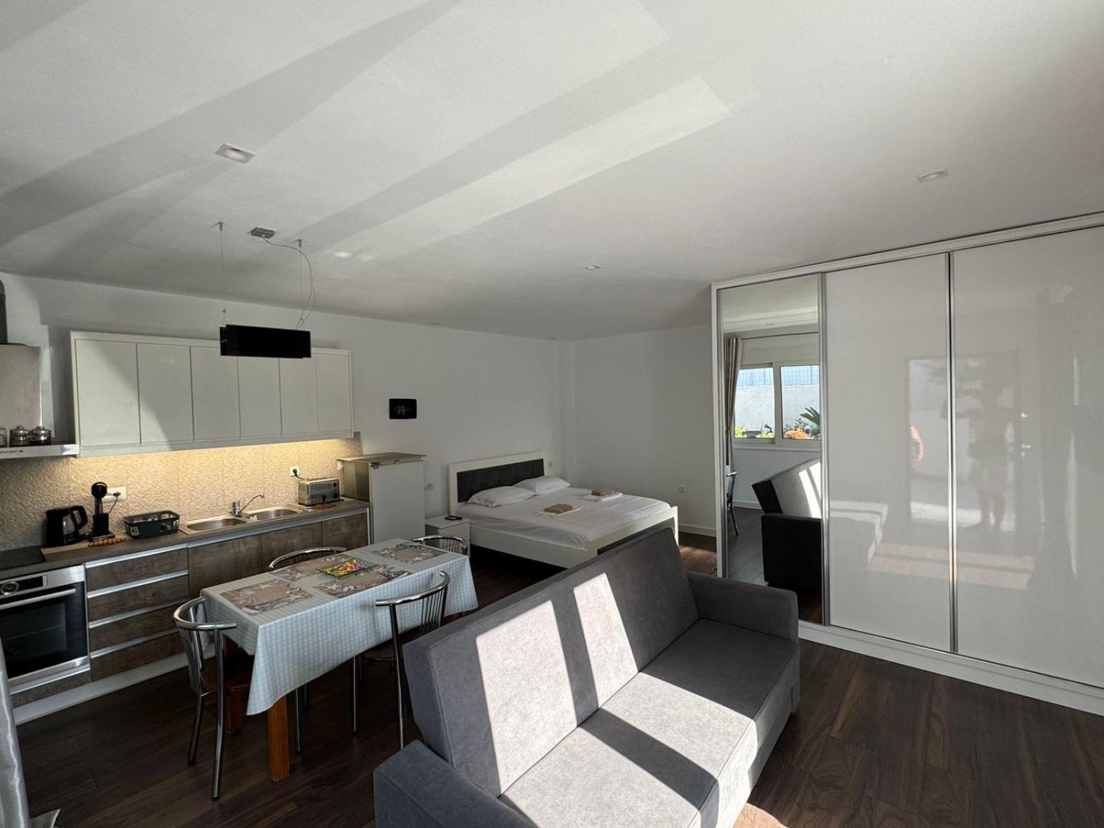 Sulozeqi Apartments Ksamil Luaran gambar