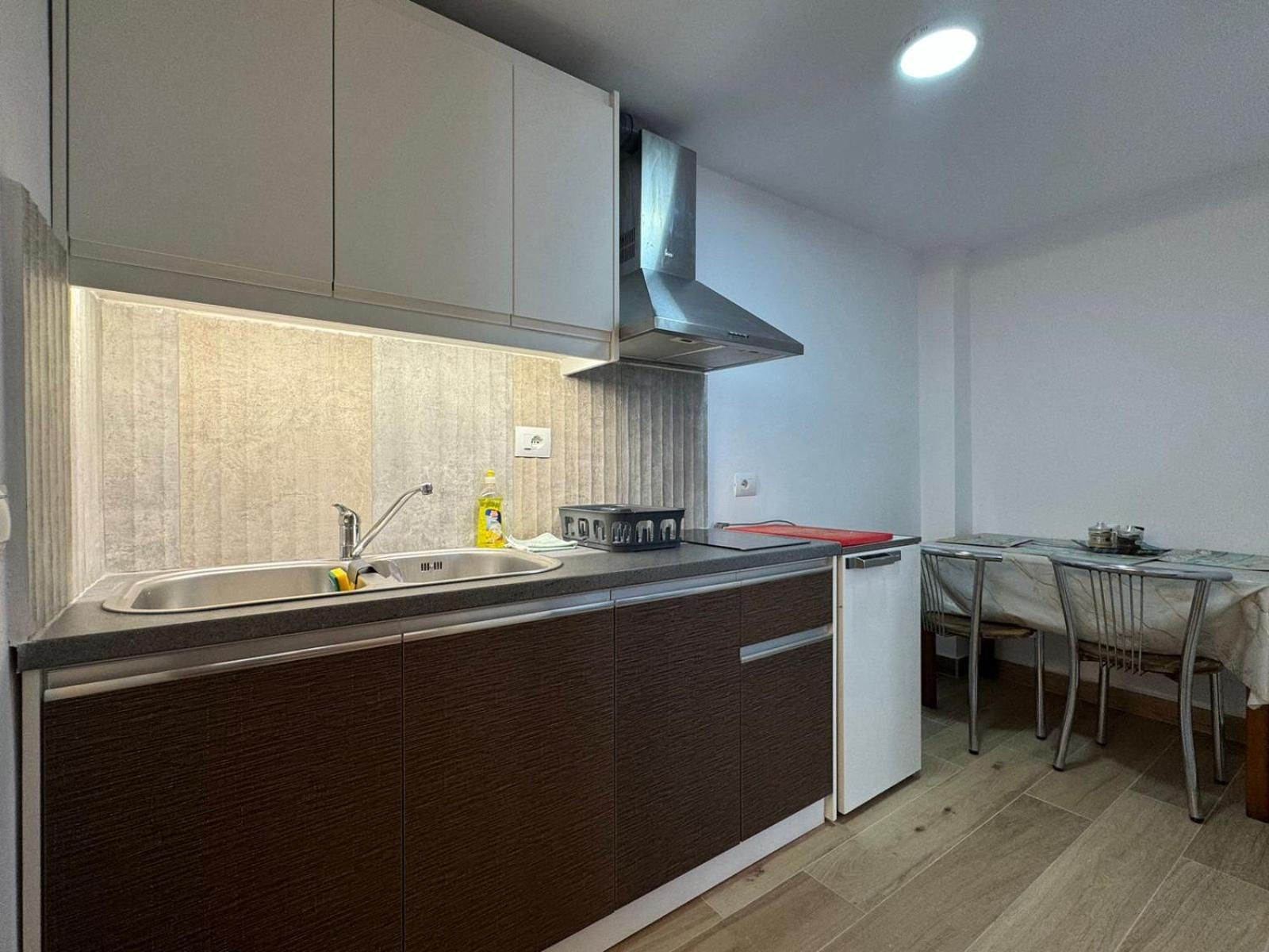 Sulozeqi Apartments Ksamil Luaran gambar